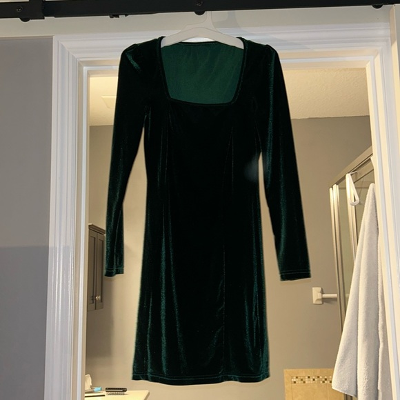 Dresses & Skirts - Green Velvet Dress